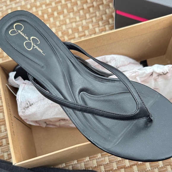 Jessica Simpson Sleek Black Sandals - Picture 1 of 3
